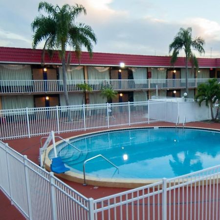 Express Inn & Suites - 5 Miles From St Petersburg Clearwater Airport ภายนอก รูปภาพ