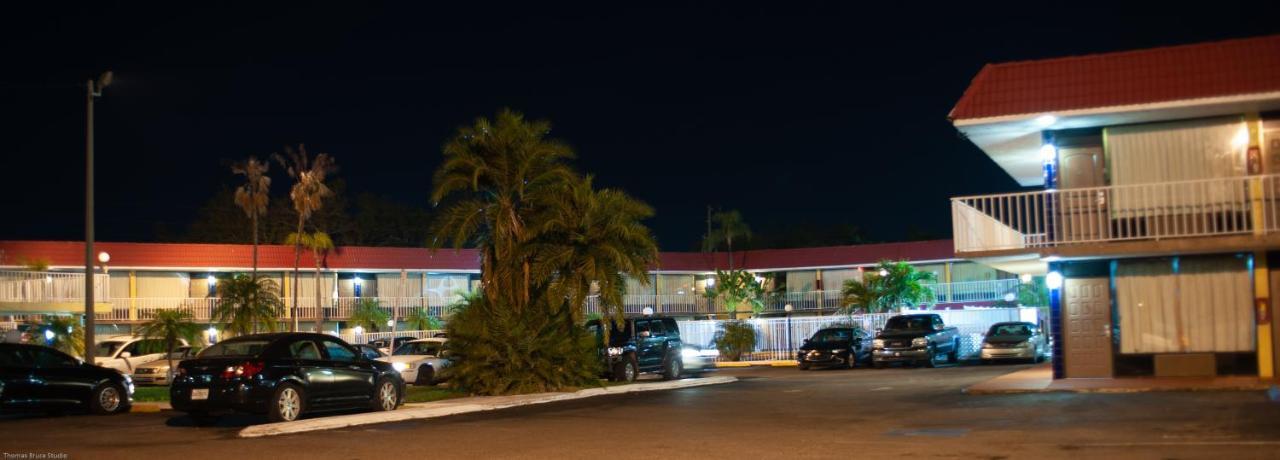 Express Inn & Suites - 5 Miles From St Petersburg Clearwater Airport ภายนอก รูปภาพ
