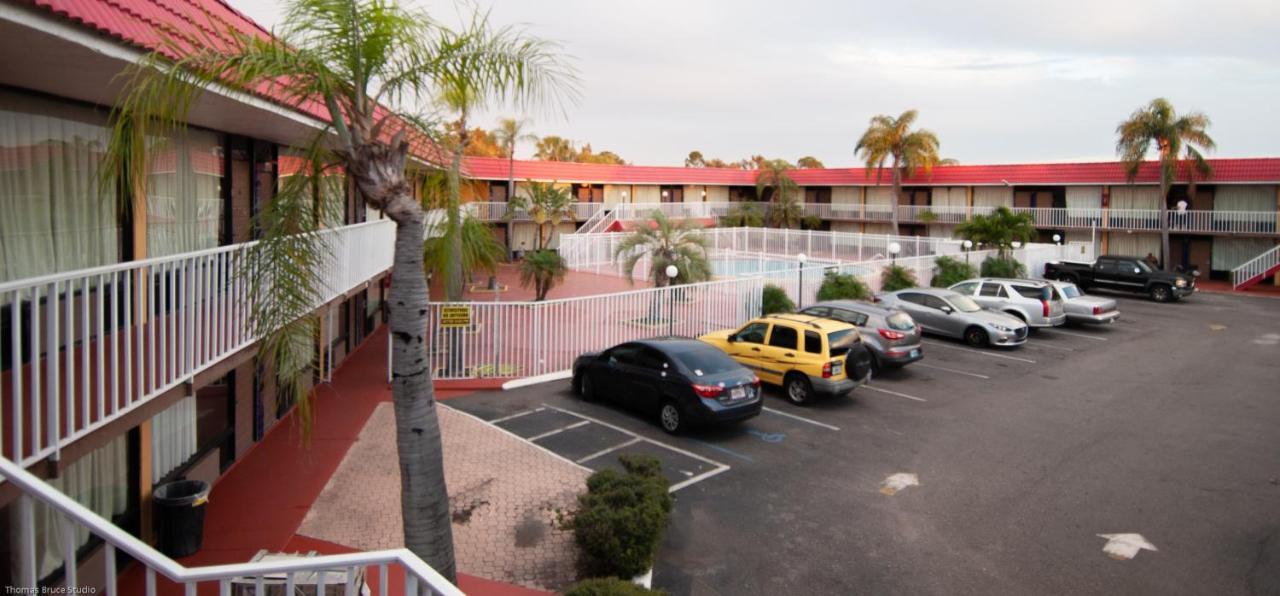 Express Inn & Suites - 5 Miles From St Petersburg Clearwater Airport ภายนอก รูปภาพ