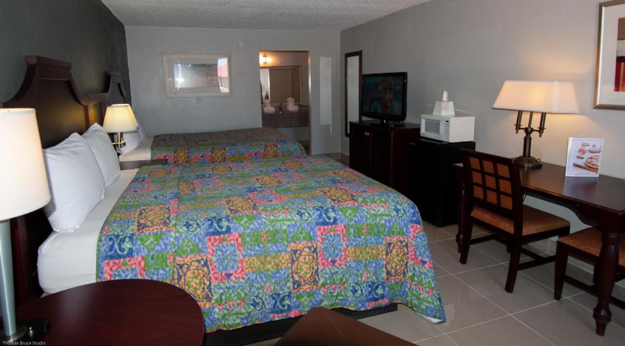 Express Inn & Suites - 5 Miles From St Petersburg Clearwater Airport ภายนอก รูปภาพ