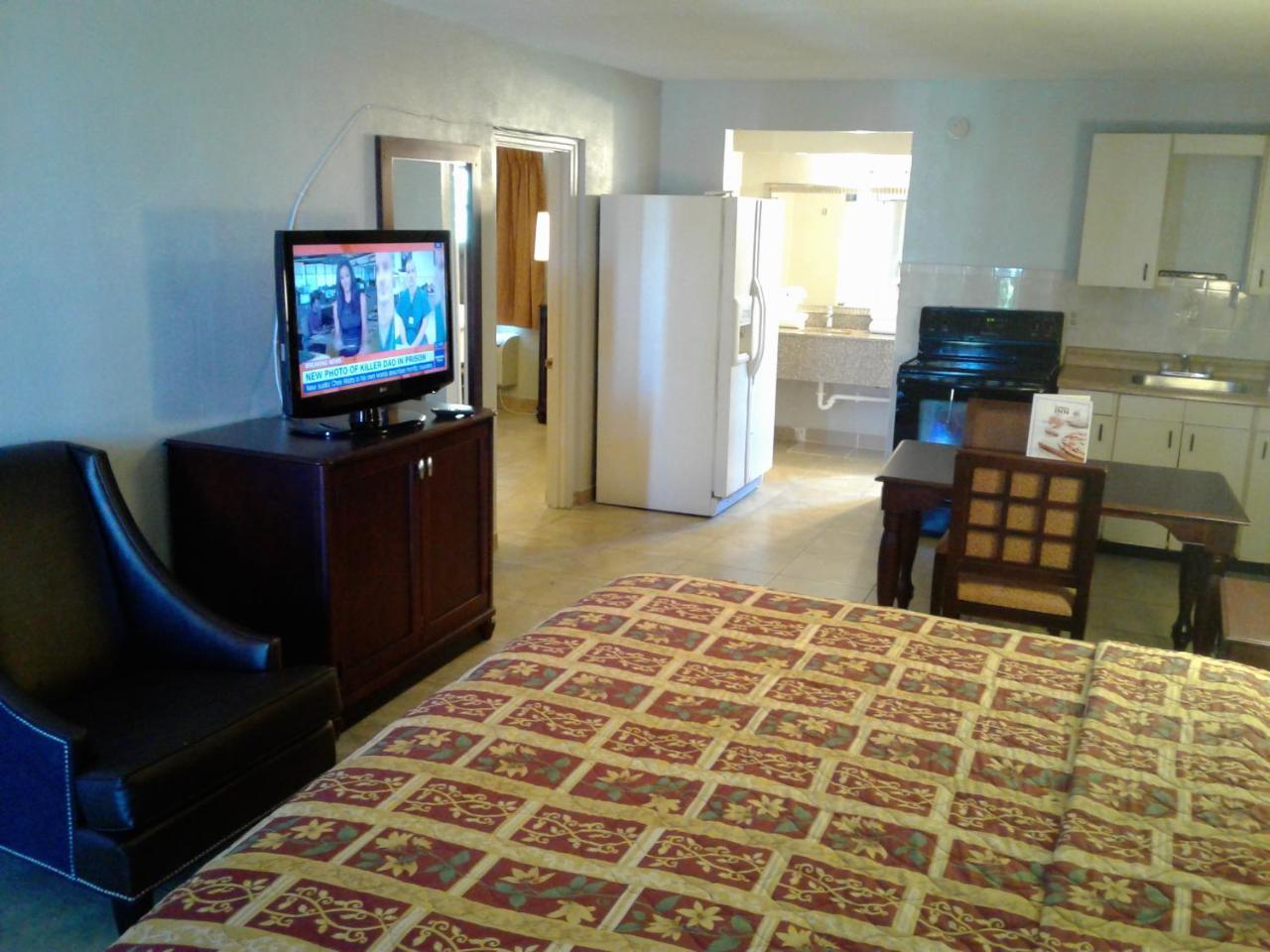 Express Inn & Suites - 5 Miles From St Petersburg Clearwater Airport ภายนอก รูปภาพ