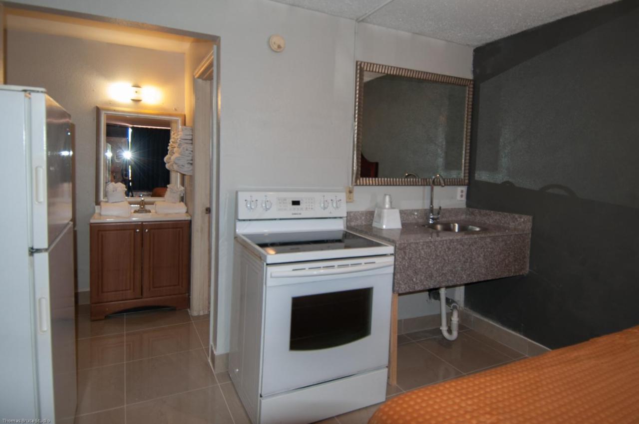 Express Inn & Suites - 5 Miles From St Petersburg Clearwater Airport ภายนอก รูปภาพ