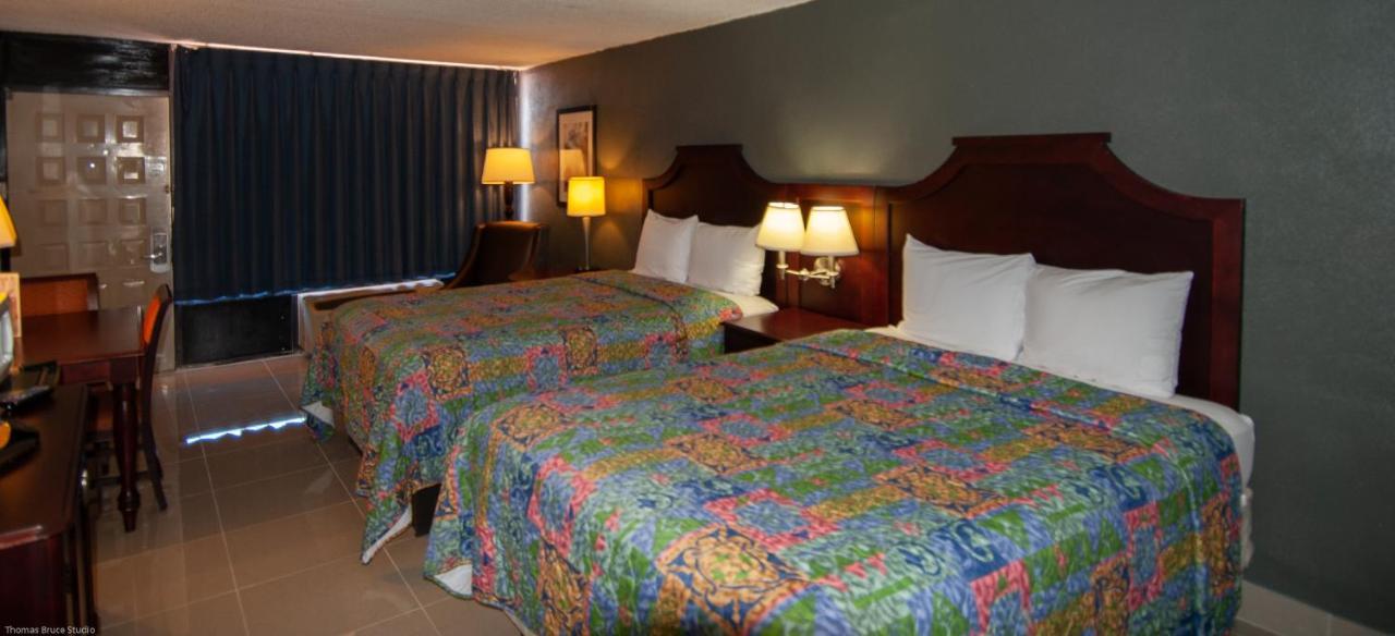 Express Inn & Suites - 5 Miles From St Petersburg Clearwater Airport ภายนอก รูปภาพ
