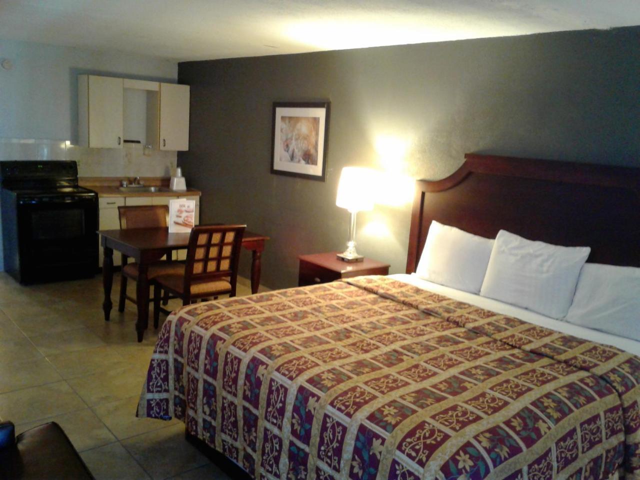 Express Inn & Suites - 5 Miles From St Petersburg Clearwater Airport ภายนอก รูปภาพ