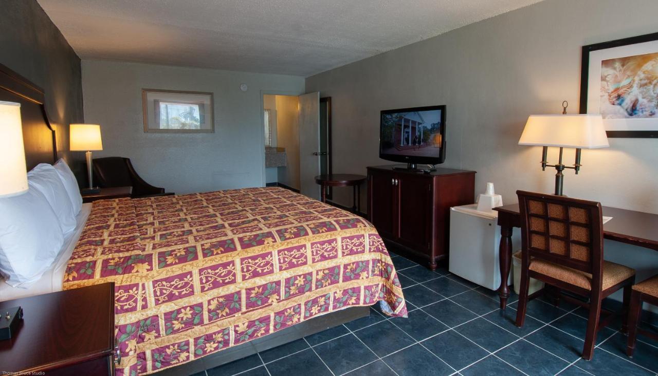Express Inn & Suites - 5 Miles From St Petersburg Clearwater Airport ภายนอก รูปภาพ